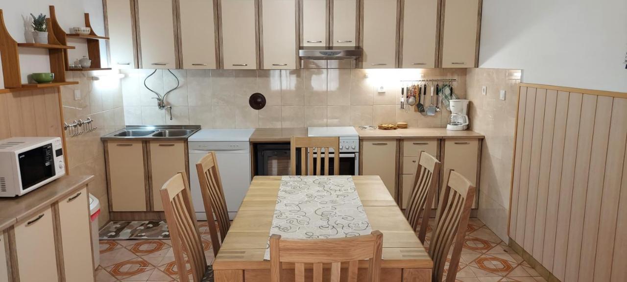 Apartmani Sladana Kampor 外观 照片