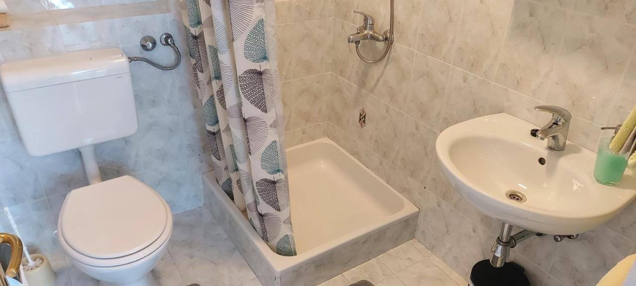 Apartmani Sladana Kampor 外观 照片